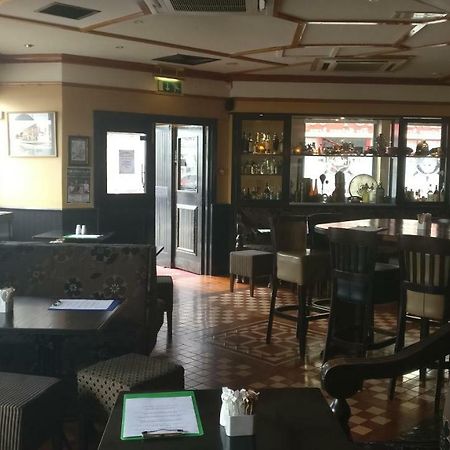 Galway Arms Inn Exterior photo