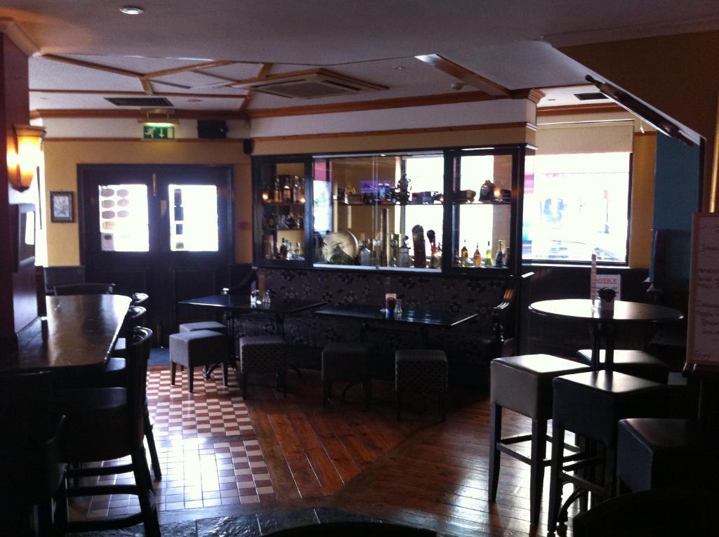 Galway Arms Inn Exterior photo