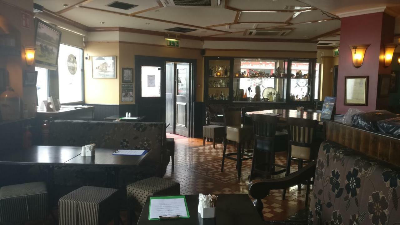 Galway Arms Inn Exterior photo